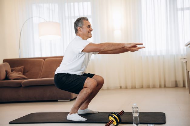 Oefeningen en work-outs, video’s voor ouderen tegen krachtverlies Vitaal ouder worden en gezond blijven